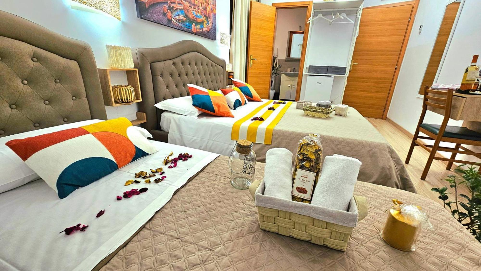 A Casa Simpatia Roma - Free Parking If You Book 4 Nights Bed and Breakfast Eksteriør billede