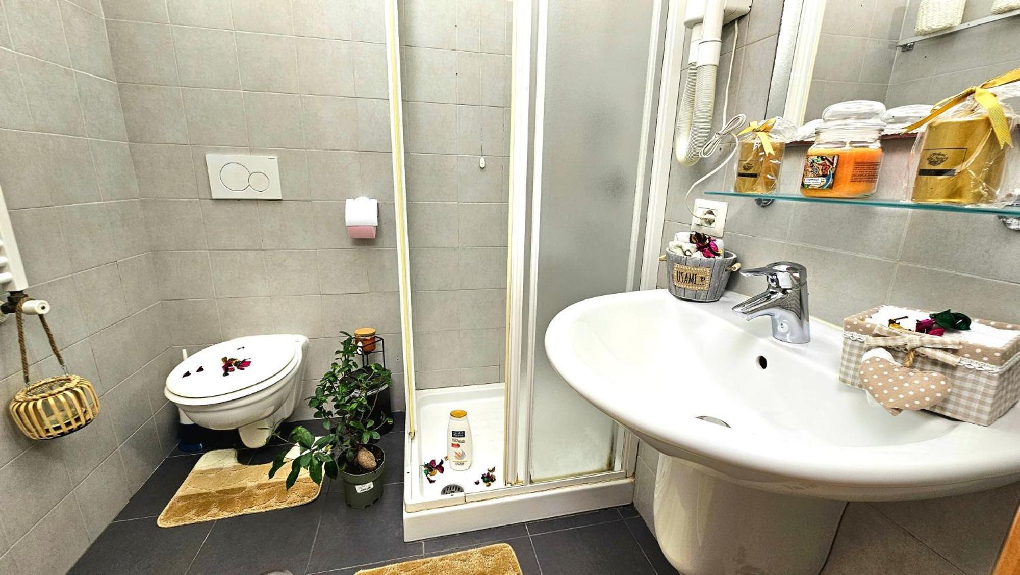 A Casa Simpatia Roma - Free Parking If You Book 4 Nights Bed and Breakfast Eksteriør billede