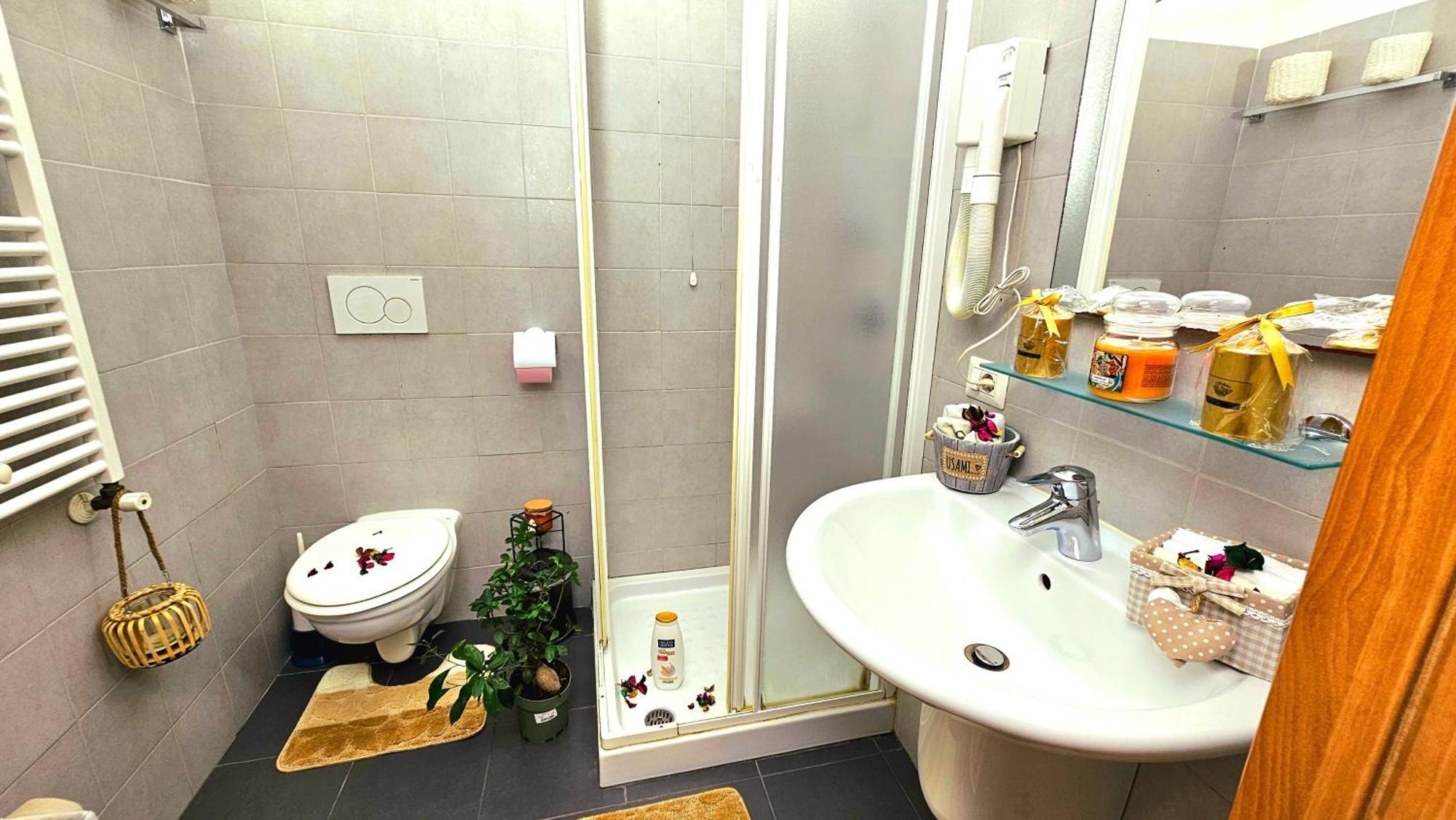 A Casa Simpatia Roma - Free Parking If You Book 4 Nights Bed and Breakfast Eksteriør billede